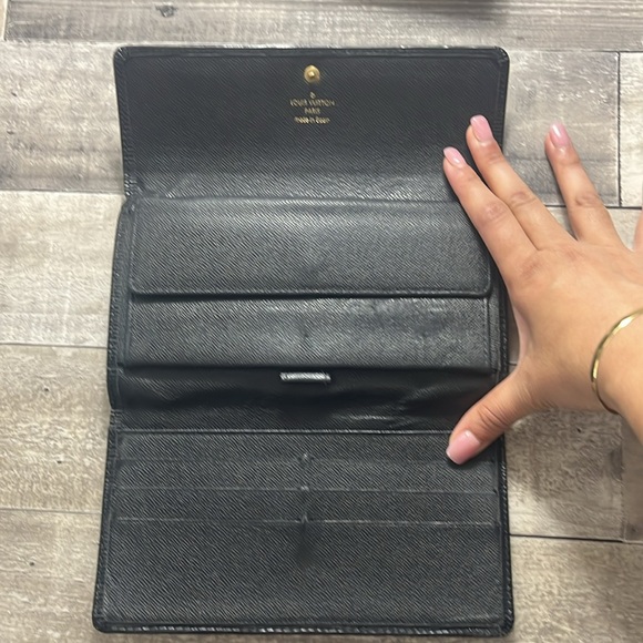 LOUIS VUITTON Black Epi Leather Porte Tresor Wallet - Picture 2 of 12